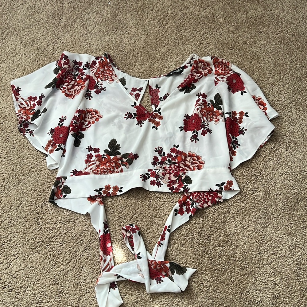 Express white and red floral crop top